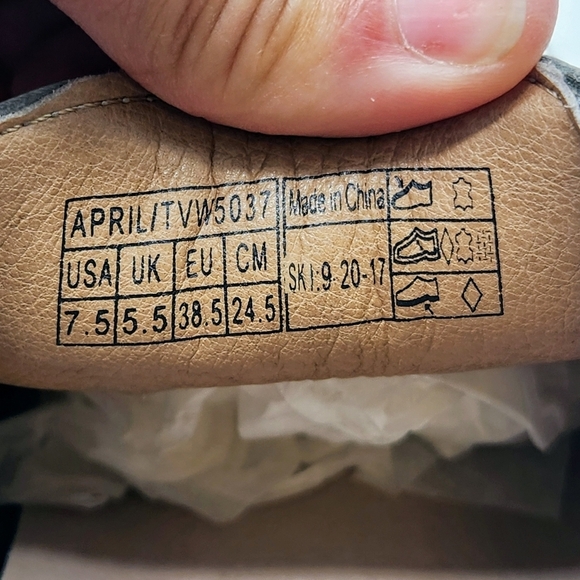 Vionic April Gray Silver Leather Flats Loafers Slip-On Sneakers Size 7.5 - Picture 15 of 16